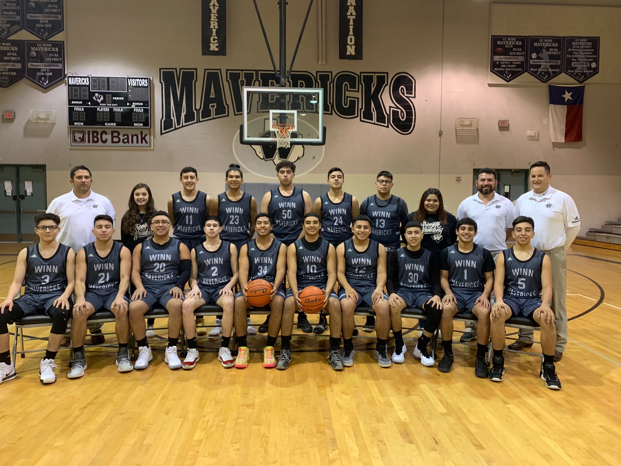 2019 maverick varsity basketball team.jpg